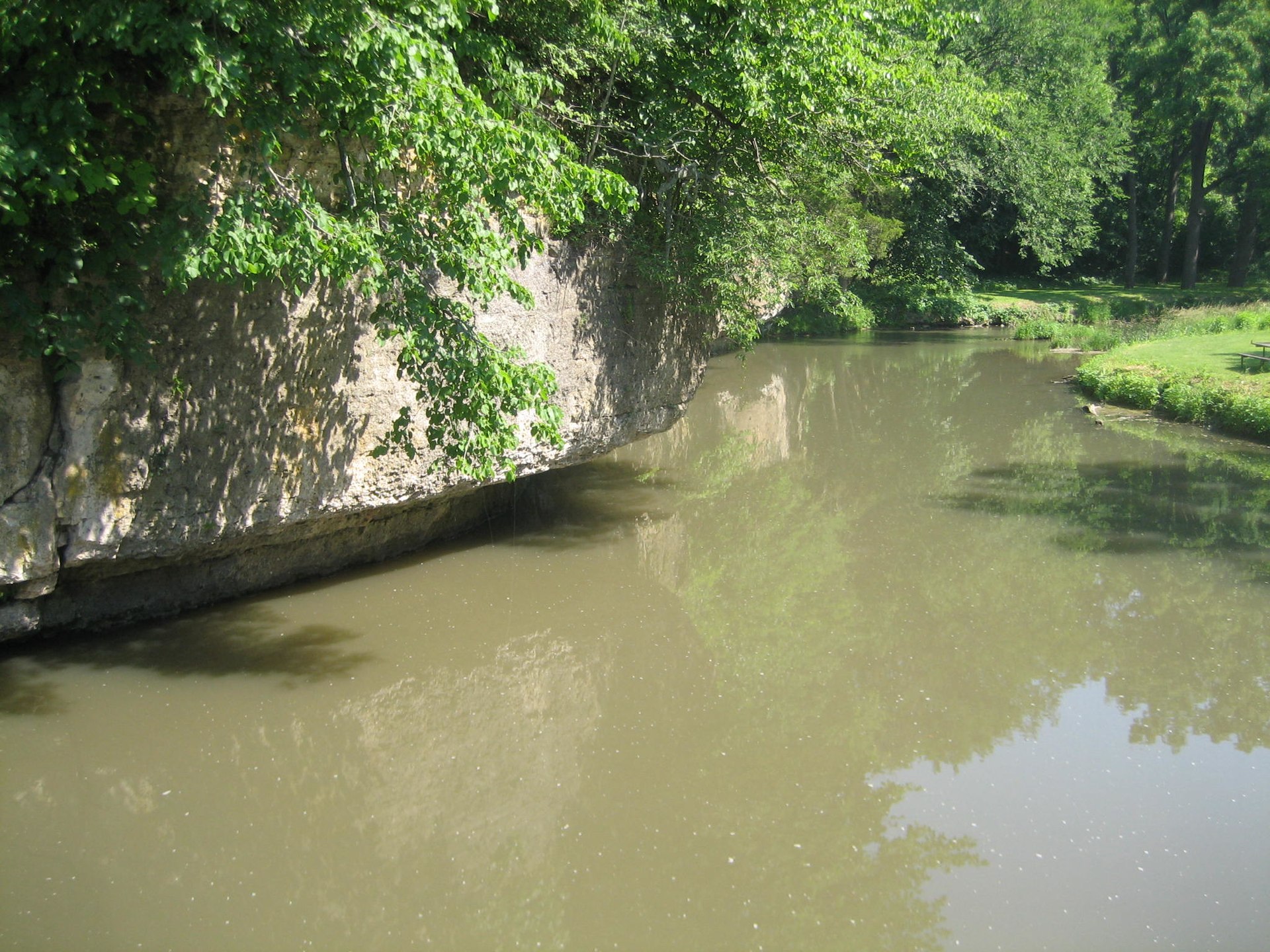 White sandstone rock formations along Pine Creek within the park