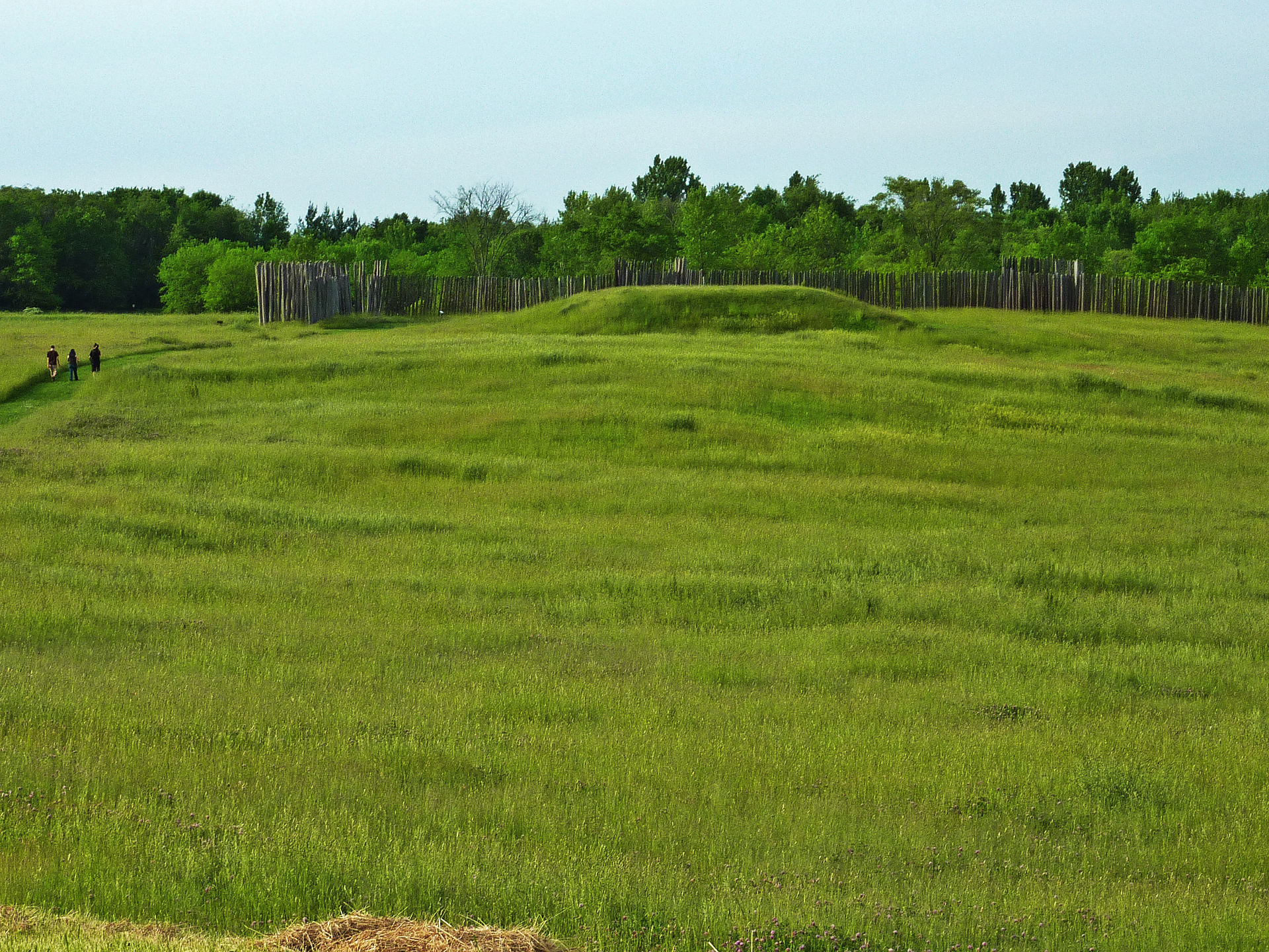 Reconstructed stockade behind the northwestern mound